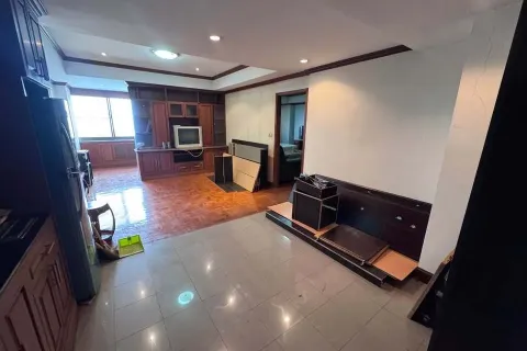Studio in the Condo in Huai Khwang, Bangkok, Thailand  № 163174