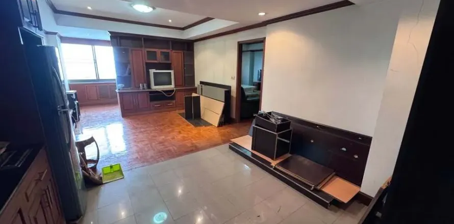 Studio in the Condo in Huai Khwang, Bangkok, Thailand  № 163174