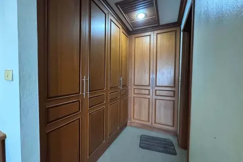 Studio in the Condo in Huai Khwang, Bangkok, Thailand  № 163174 - photo 8