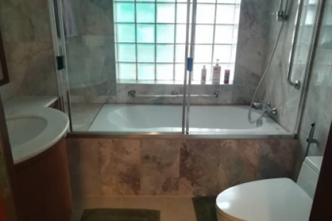 House in Khlong Toei, Bangkok, Thailand 6 bedrooms № 163169 - photo 5