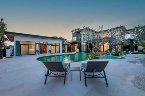 Villa à Phetchaburi, Thaïlande 6 chambres № 146788 - photo 1