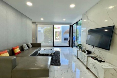 Villa in Pattaya, Thailand 3 bedrooms № 146787 - photo 3