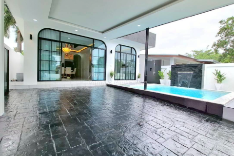 House in Bang Lamung, Thailand 3 bedrooms № 146558 - photo 1