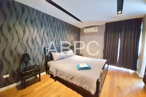 Casa de 4 dormitorios en Pattaya, Tailandia № 211410 - foto 4