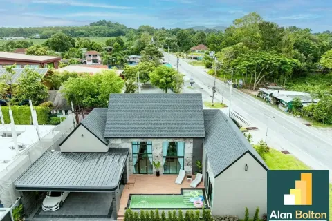 House in Pattaya, Thailand 3 bedrooms № 211412