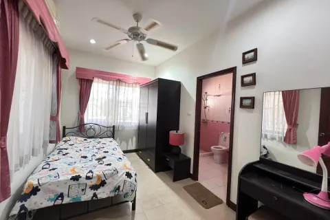 Casa de 4 dormitorios en Jomtien Beach, Pattaya, Tailandia № 211409 - foto 22