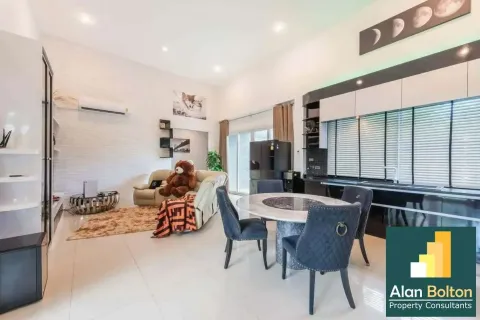 Casa de 4 dormitorios en Jomtien Beach, Pattaya, Tailandia № 211409 - foto 16