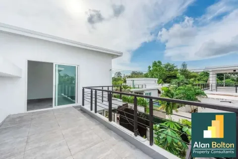 Casa de 4 dormitorios en Jomtien Beach, Pattaya, Tailandia № 211409 - foto 18