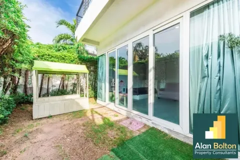 Casa de 4 dormitorios en Jomtien Beach, Pattaya, Tailandia № 211409 - foto 14