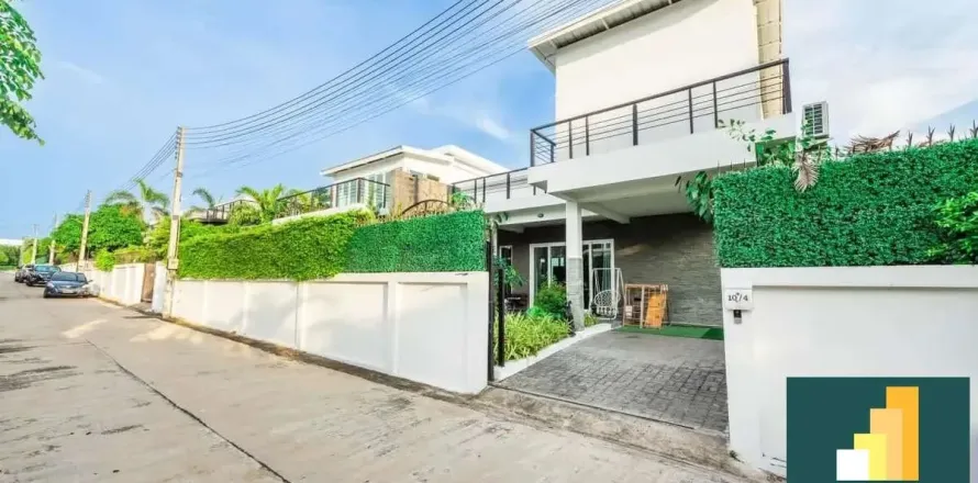 Casa de 4 dormitorios en Jomtien Beach, Pattaya, Tailandia № 211409