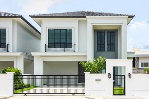 House in Bang Phli Yai, Thailand 4 bedrooms № 114350 - photo 1