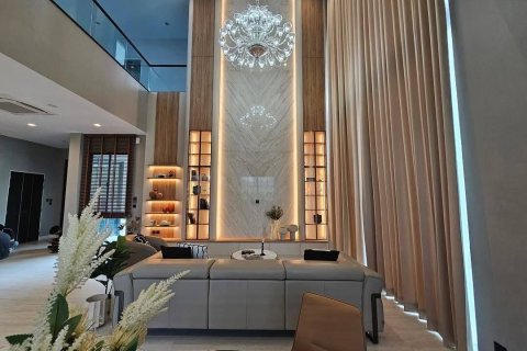 Дом в Суан Луанге, Бангкок, Таиланд с 5 спальнями  № 173412 - фото 1