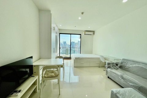 Studio dans le Condo à Huai Khwang, Bangkok, Thaïlande  № 173413