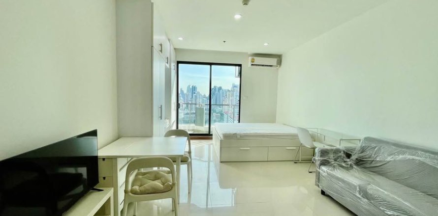 Studio dans le Condo à Huai Khwang, Bangkok, Thaïlande  № 173413