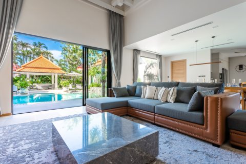 Villa in Phuket, Thailand 4 bedrooms № 173409 - photo 13
