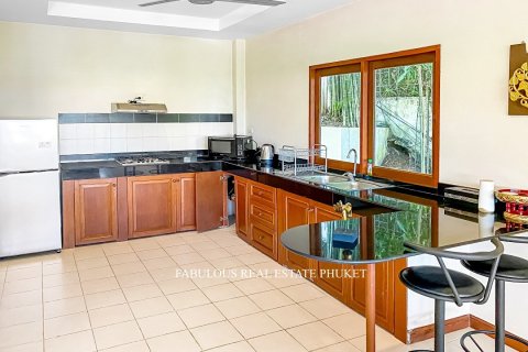 Villa in Kata, Thailand 6 bedrooms № 179678 - photo 3