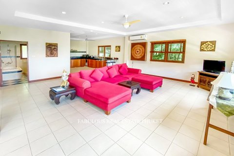 Villa in Kata, Thailand 6 bedrooms № 179678 - photo 2