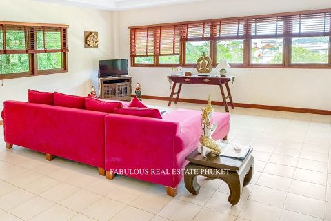 Villa in Kata, Thailand 6 bedrooms № 179678 - photo 16