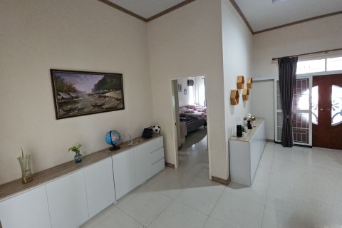 House in Pattaya, Thailand 3 bedrooms № 147347 - photo 9