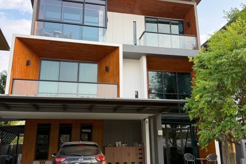 Villa in San Sai, Thailand 4 bedrooms № 164634 - photo 2