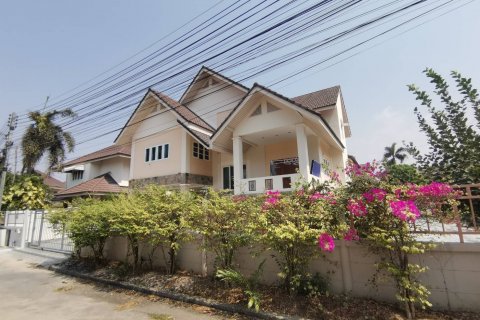 Maison à Pattaya, Thaïlande 4 chambres № 145515 - photo 1