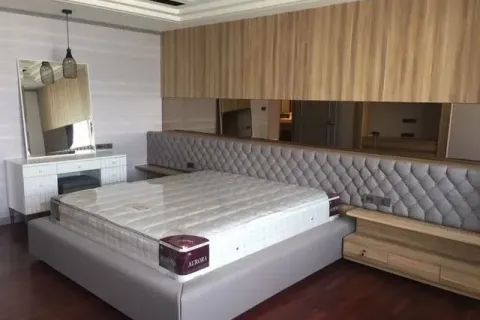 Condo in Watthana, Bangkok, Thailand, 3 bedrooms  № 160709 - photo 2