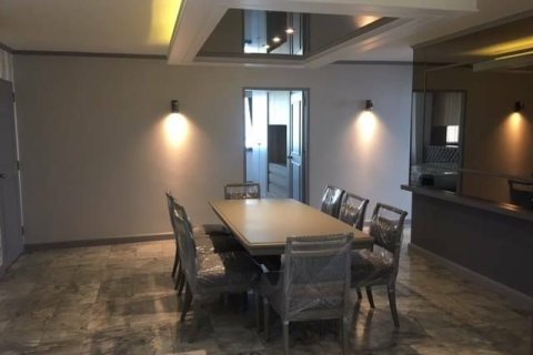 Condo in Watthana, Bangkok, Thailand, 3 bedrooms  № 160709 - photo 4