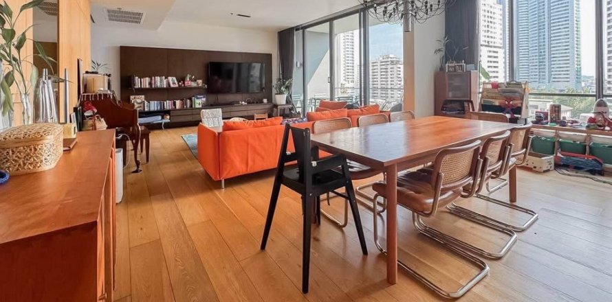 Condo in Bangkok, Thailand, 2 bedrooms  № 181207