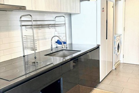 Condo in Bangkok, Thailand, 2 bedrooms  № 114478 - photo 9