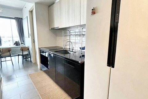 Condo in Bangkok, Thailand, 2 bedrooms  № 114478 - photo 7