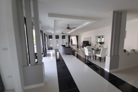 Villa à Pattaya, Thaïlande 4 chambres № 171561 - photo 9