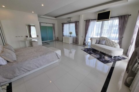 Villa à Pattaya, Thaïlande 4 chambres № 171561 - photo 15