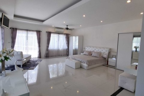 Villa à Pattaya, Thaïlande 4 chambres № 171561 - photo 14