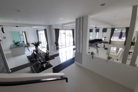 Villa à Pattaya, Thaïlande 4 chambres № 171561 - photo 8