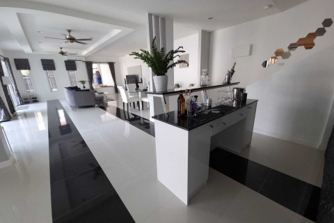 Villa à Pattaya, Thaïlande 4 chambres № 171561 - photo 7