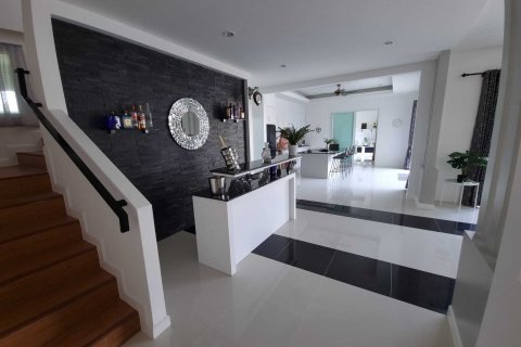 Villa à Pattaya, Thaïlande 4 chambres № 171561 - photo 2