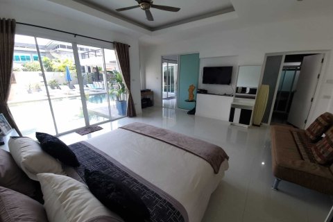 Villa à Pattaya, Thaïlande 4 chambres № 171561 - photo 10