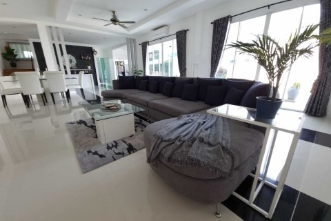 Villa à Pattaya, Thaïlande 4 chambres № 171561 - photo 3