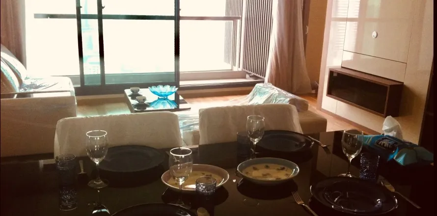 Condo in Bang Rak, Bangkok, Thailand, 2 bedrooms  № 163335