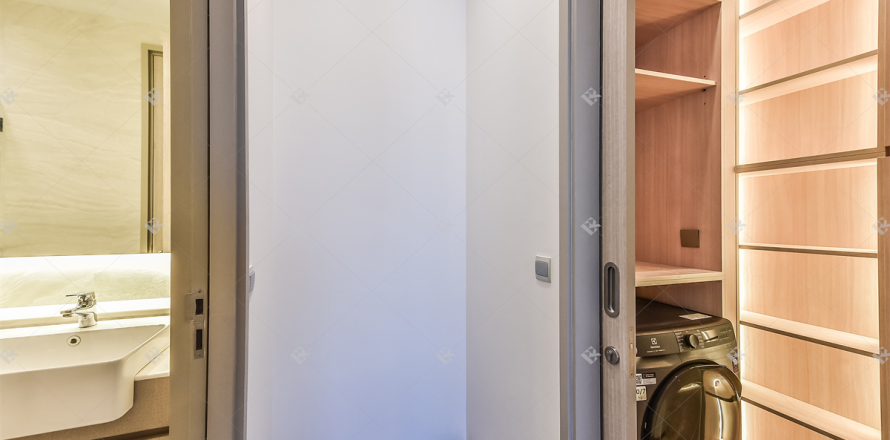 Condo in Bangkok, Thailand, 3 bedrooms  № 189801