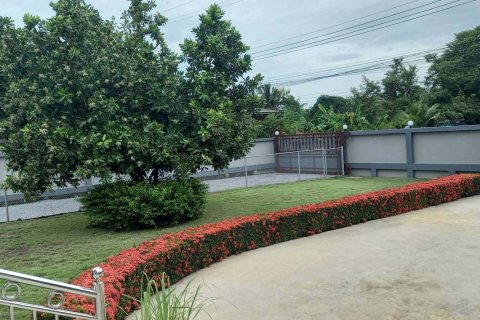 House in Nakhon Pathom, Thailand 5 bedrooms № 159506 - photo 13