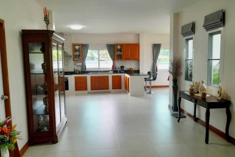 House in Nakhon Pathom, Thailand 5 bedrooms № 159506 - photo 10