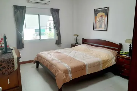 House in Nakhon Pathom, Thailand 5 bedrooms № 159506 - photo 8