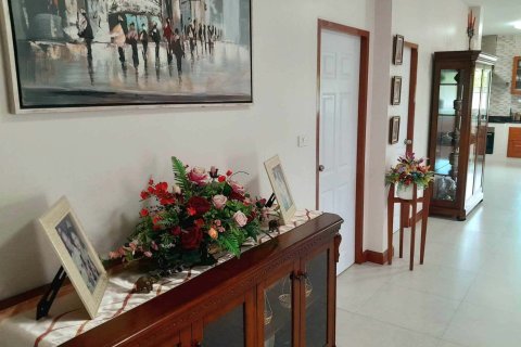 House in Nakhon Pathom, Thailand 5 bedrooms № 159506 - photo 11
