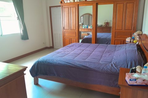 House in Nakhon Pathom, Thailand 5 bedrooms № 159503 - photo 20