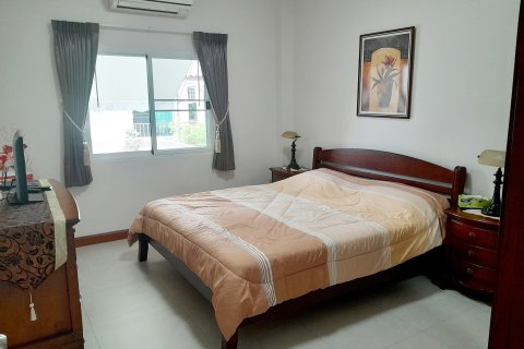 House in Nakhon Pathom, Thailand 5 bedrooms № 159503 - photo 17