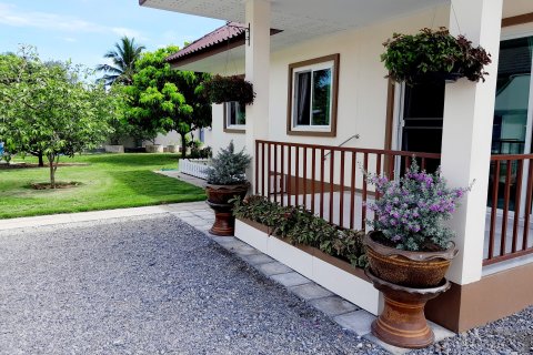 House in Nakhon Pathom, Thailand 5 bedrooms № 159503 - photo 26