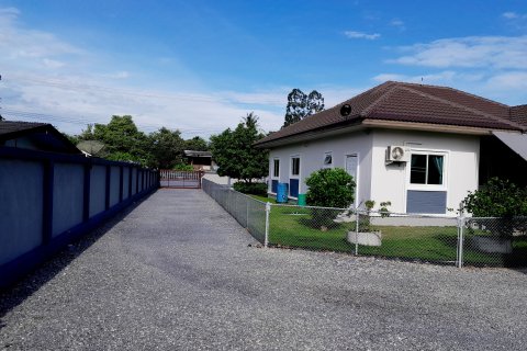 House in Nakhon Pathom, Thailand 5 bedrooms № 159503 - photo 29