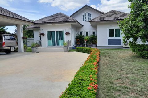 House in Nakhon Pathom, Thailand 5 bedrooms № 159503 - photo 8
