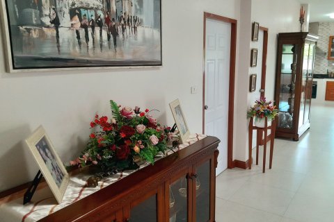 House in Nakhon Pathom, Thailand 5 bedrooms № 159503 - photo 18